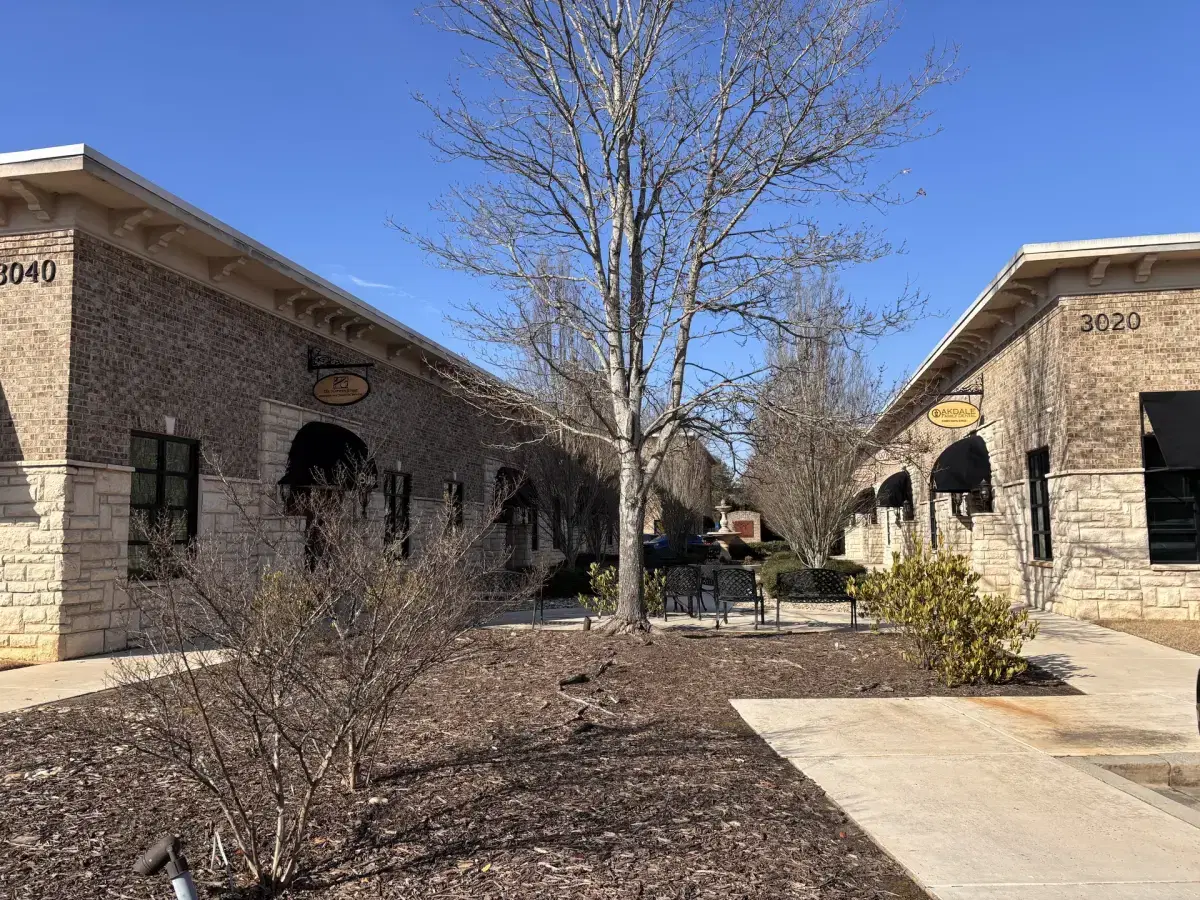 Smyrna Salon Suites courtyard exterior